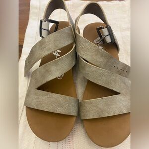 Very G neutral heeled wedges